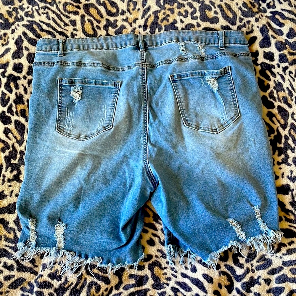 Fashion to Figure Bermuda Shorts - Picture 2 of 3